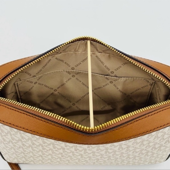 Michael Kors Large EW Crossbody Bag Vanilla - Picture 8 of 10
